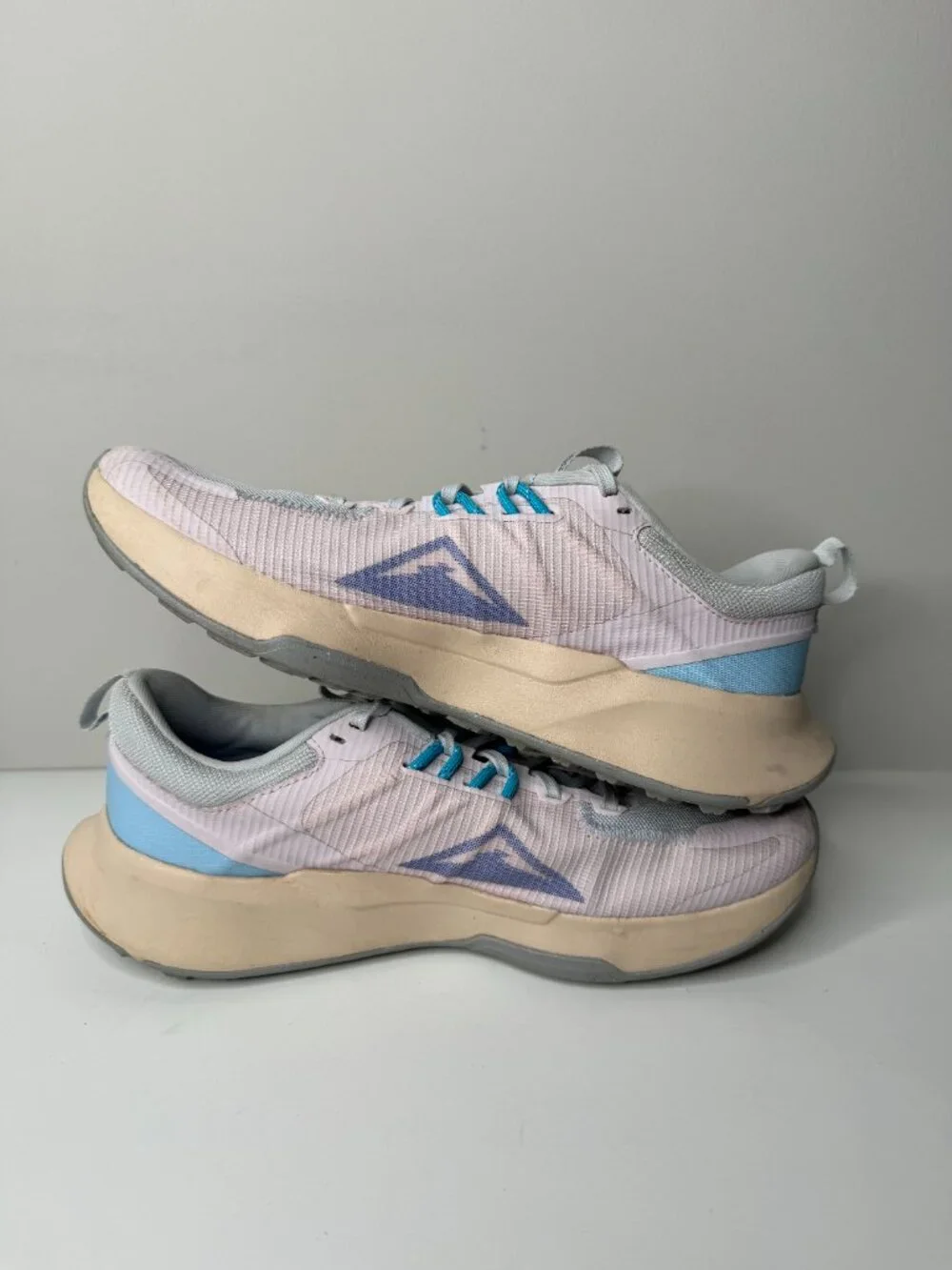 Nike Juniper Trail Lace Up Sneakers Womens 10 DM0821-600 Pink Blue. A couple of